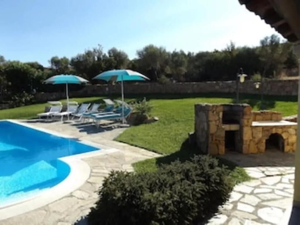 Bellissima Villa Alessandra Grande Piscina Privata Giardino Bq Posto Auto Tanaunella