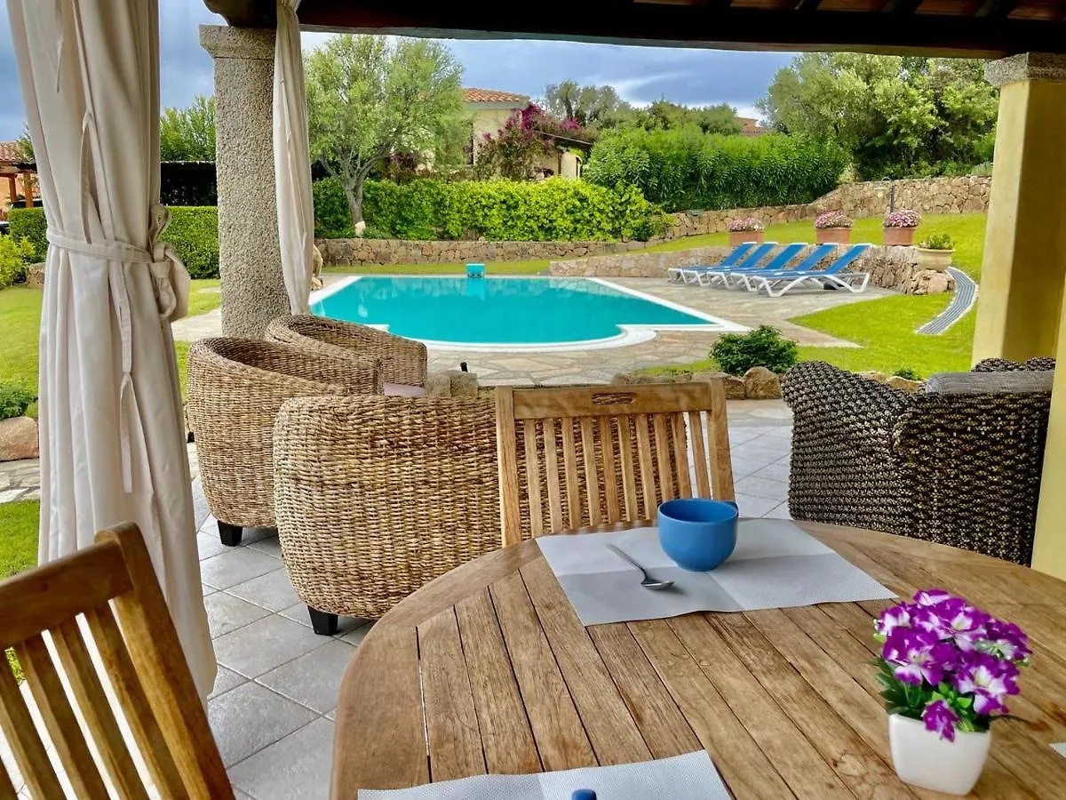 Bellissima Villa Alessandra Grande Piscina Privata Giardino Bq Posto Auto Tanaunella 0*,  Italy