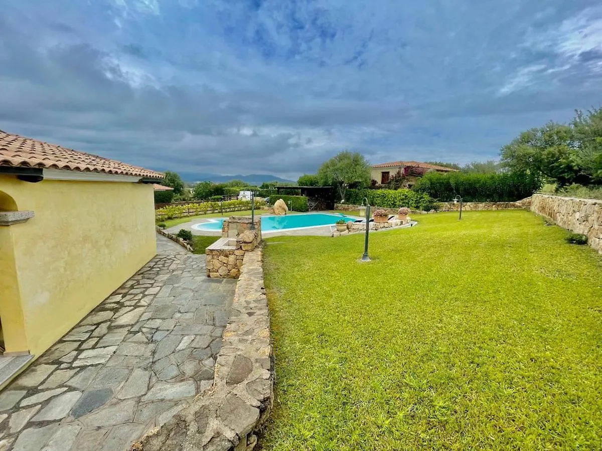 Bellissima Villa Alessandra Grande Piscina Privata Giardino Bq Posto Auto Tanaunella 0*,  Italy
