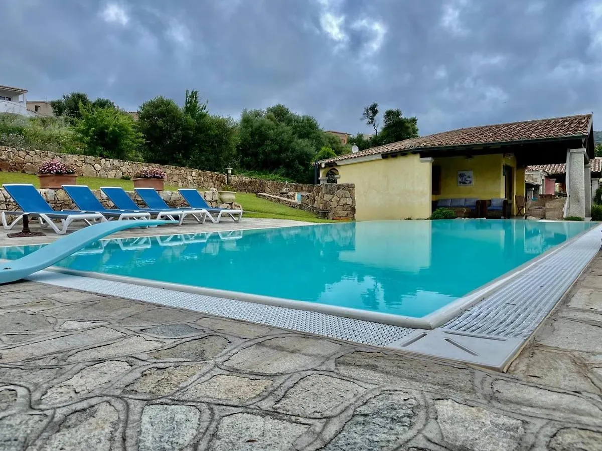 Bellissima Villa Alessandra Grande Piscina Privata Giardino Bq Posto Auto Tanaunella 0*,  Italy