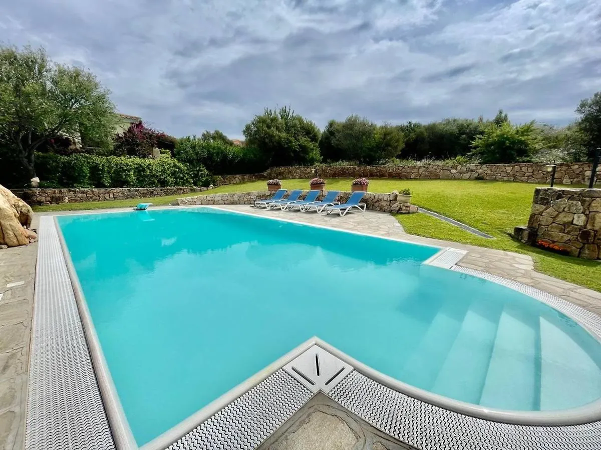 Bellissima Villa Alessandra Grande Piscina Privata Giardino Bq Posto Auto Tanaunella