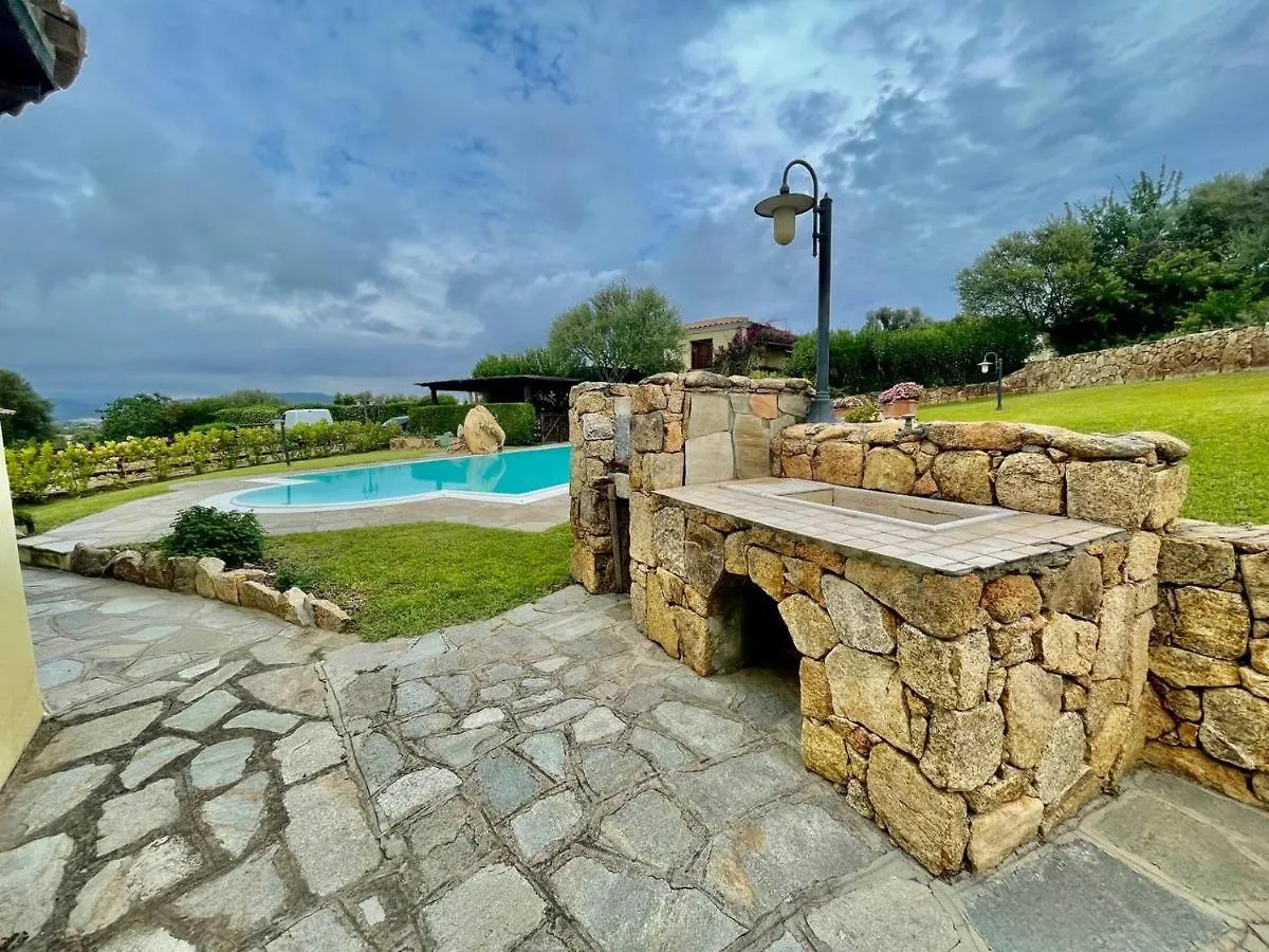 Bellissima Villa Alessandra Grande Piscina Privata Giardino Bq Posto Auto Tanaunella 0*,  Italy